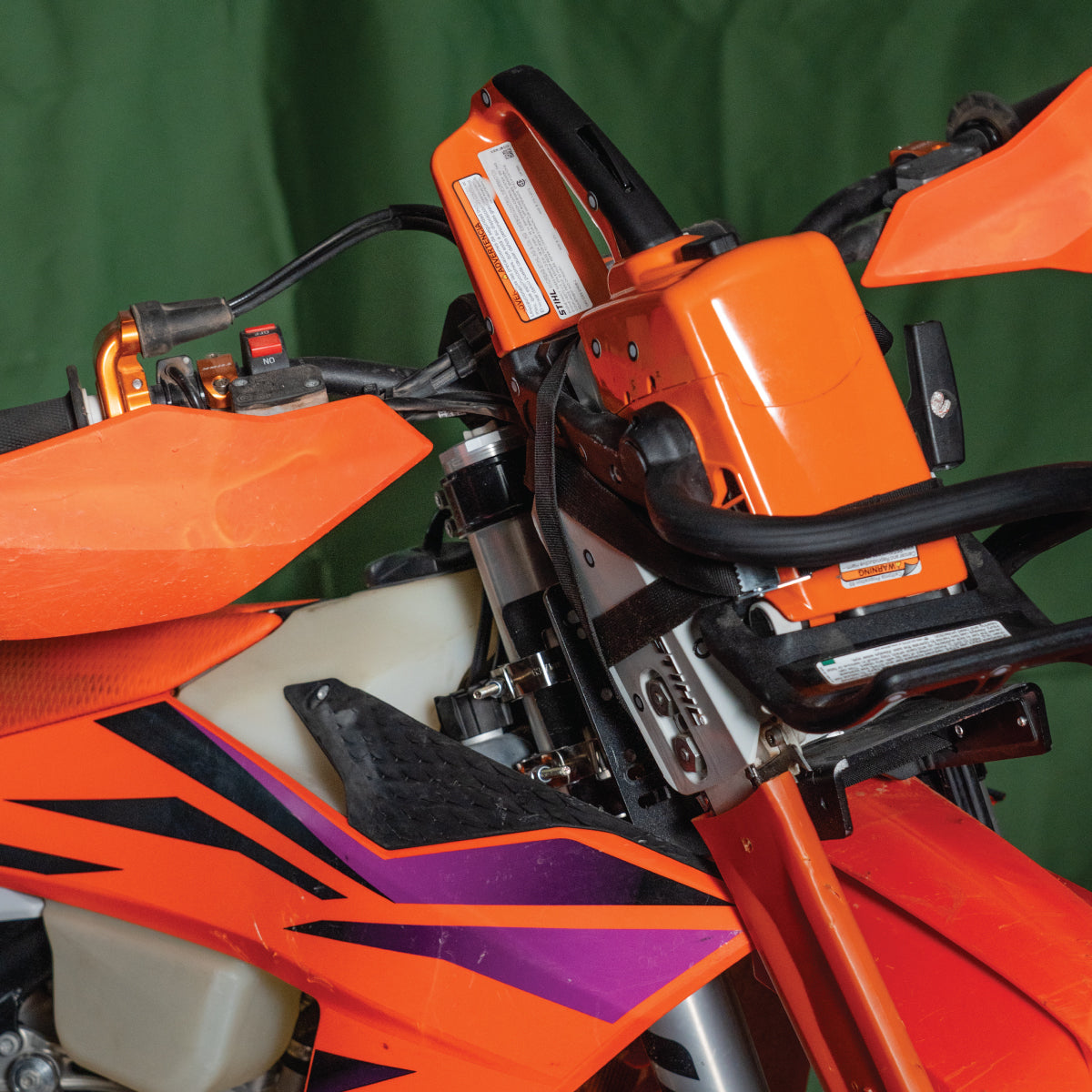 CHAINSAW MOUNT